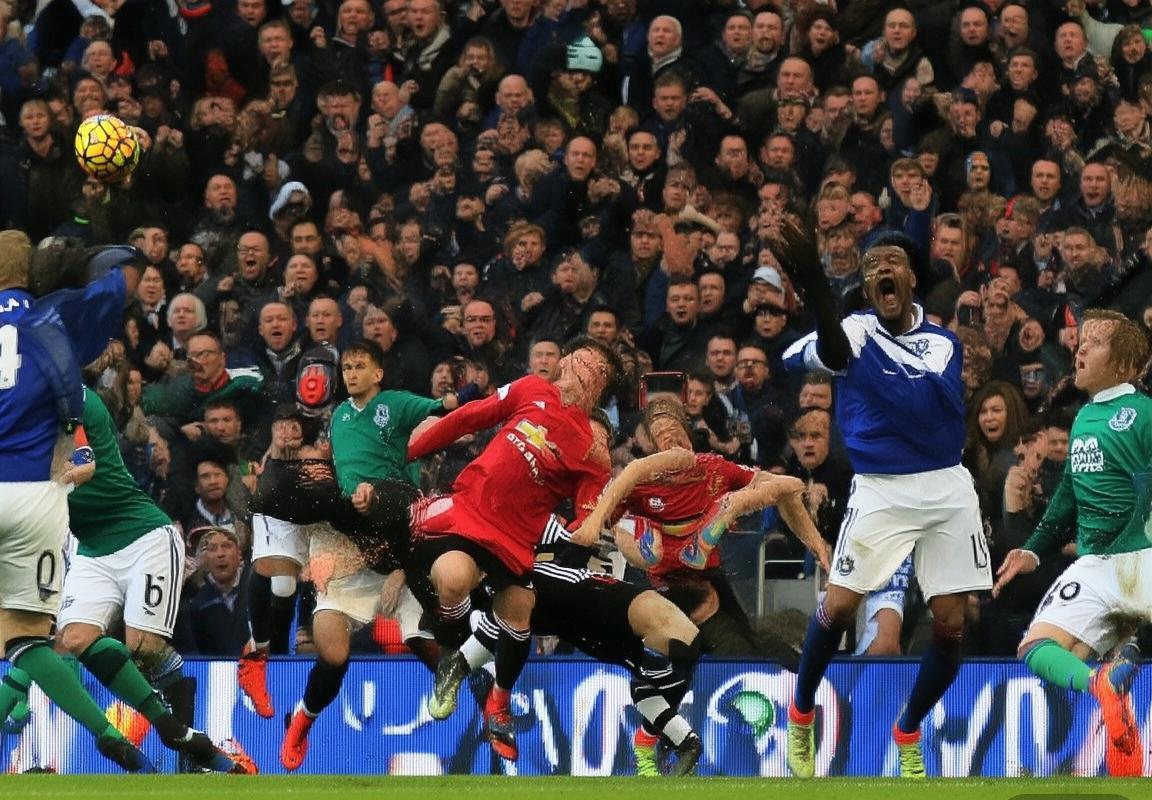 2015-2016英超经典对决：埃弗顿VS曼联激情战回顾