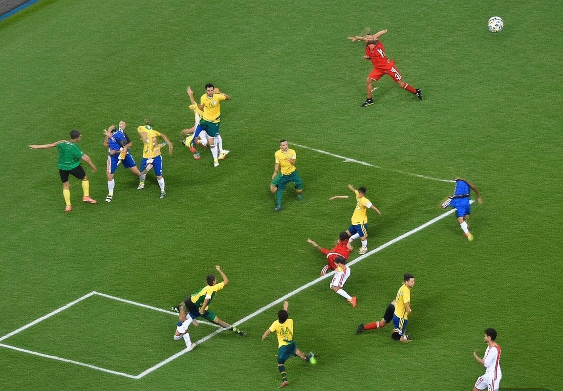 巴西秘鲁巅峰对决：足球文化交融与经典瞬间回顾(图3)